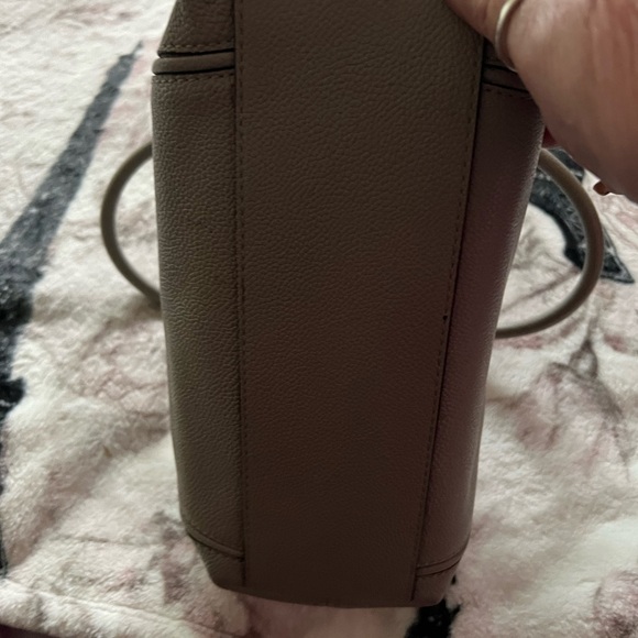 Michael kors grey crossbody pebble leather EUC like new inside zipper - Picture 4 of 5